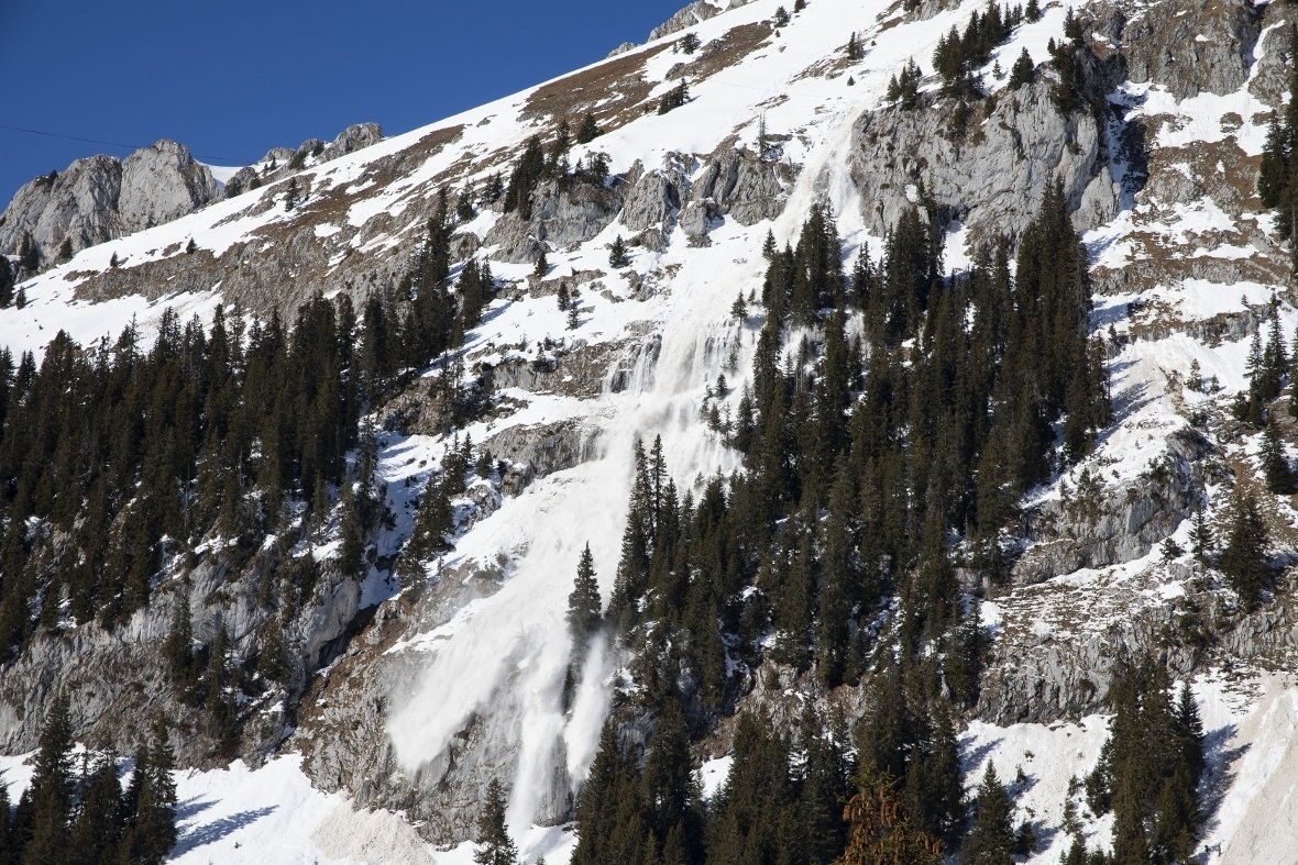 Lawinenabgang am Stockhorn, unterhalb der Bergstation.