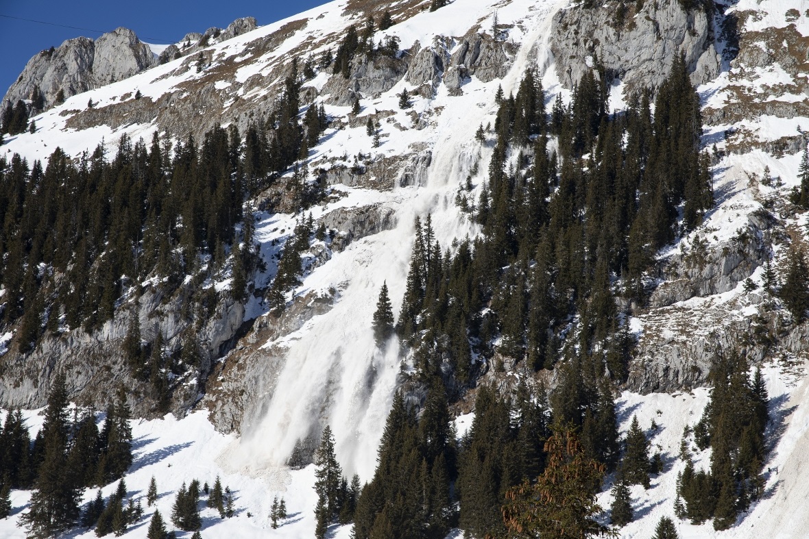 Lawinenabgang am Stockhorn, unterhalb der Bergstation.