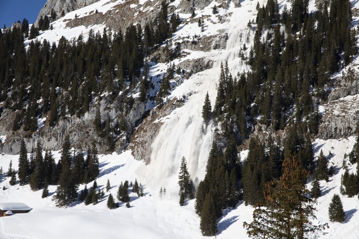 Lawinenabgang am Stockhorn, unterhalb der Bergstation.