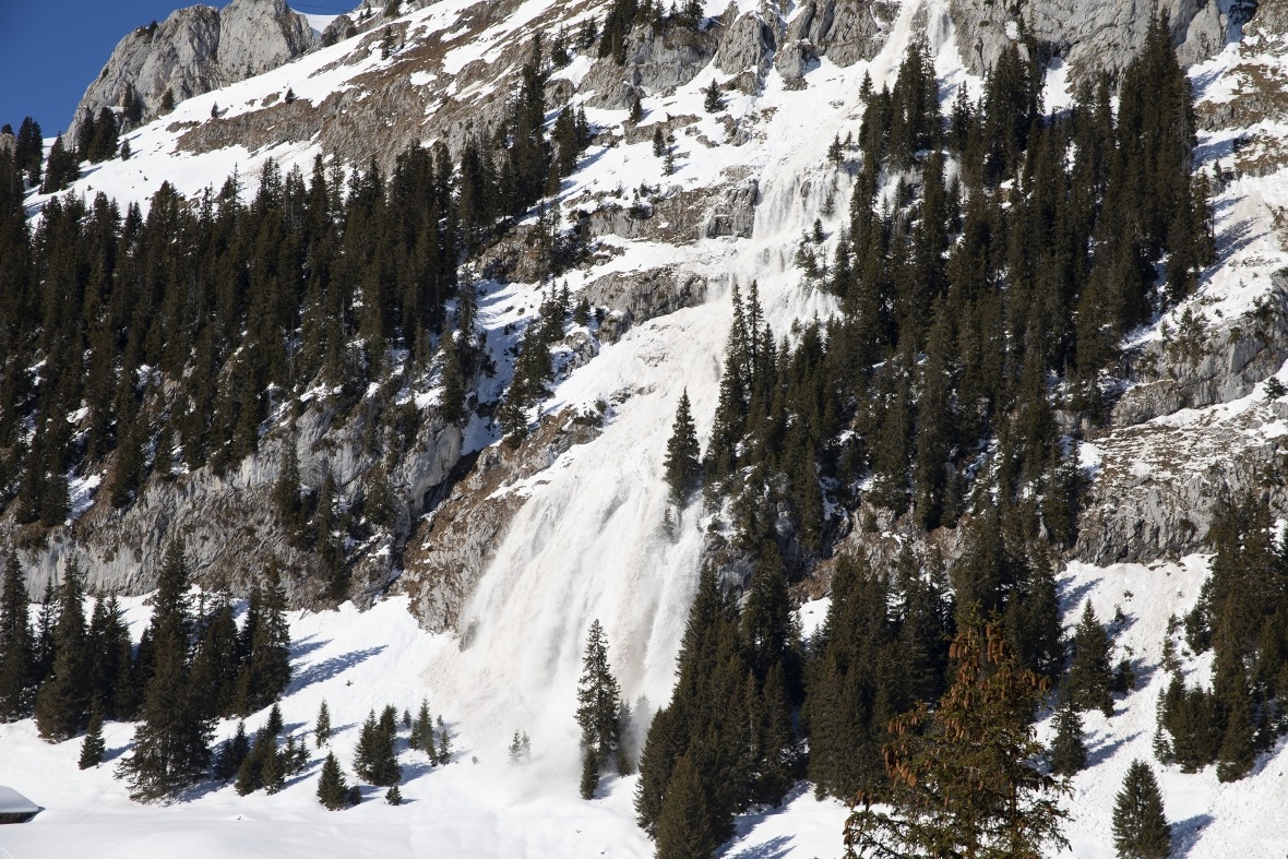 Lawinenabgang am Stockhorn, unterhalb der Bergstation.