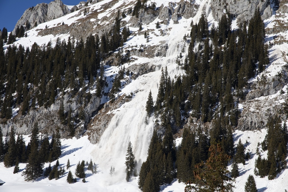 Lawinenabgang am Stockhorn, unterhalb der Bergstation.