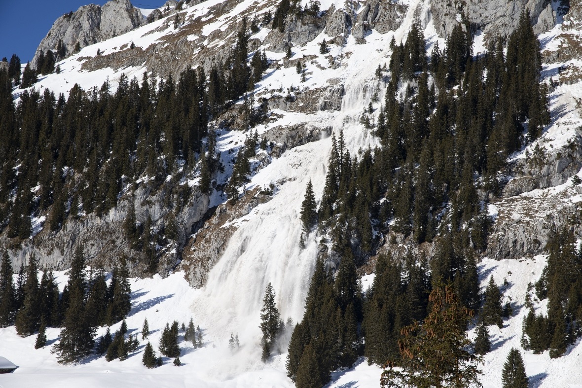 Lawinenabgang am Stockhorn, unterhalb der Bergstation.