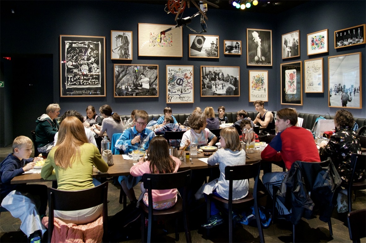 Leckeres Mittagessen im Tinguely Restaurant.