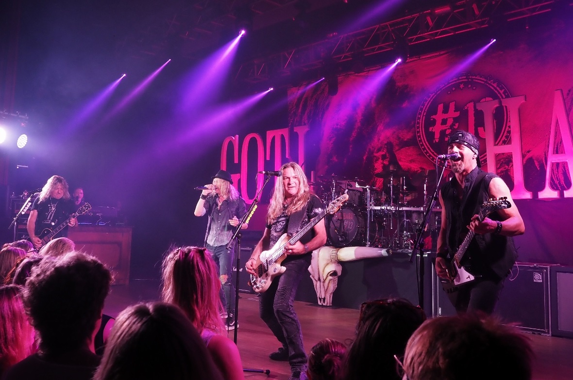 Legendärer Gotthard-Auftritt nördlich des Lötschbergs in Spiez (von links): Leo ...