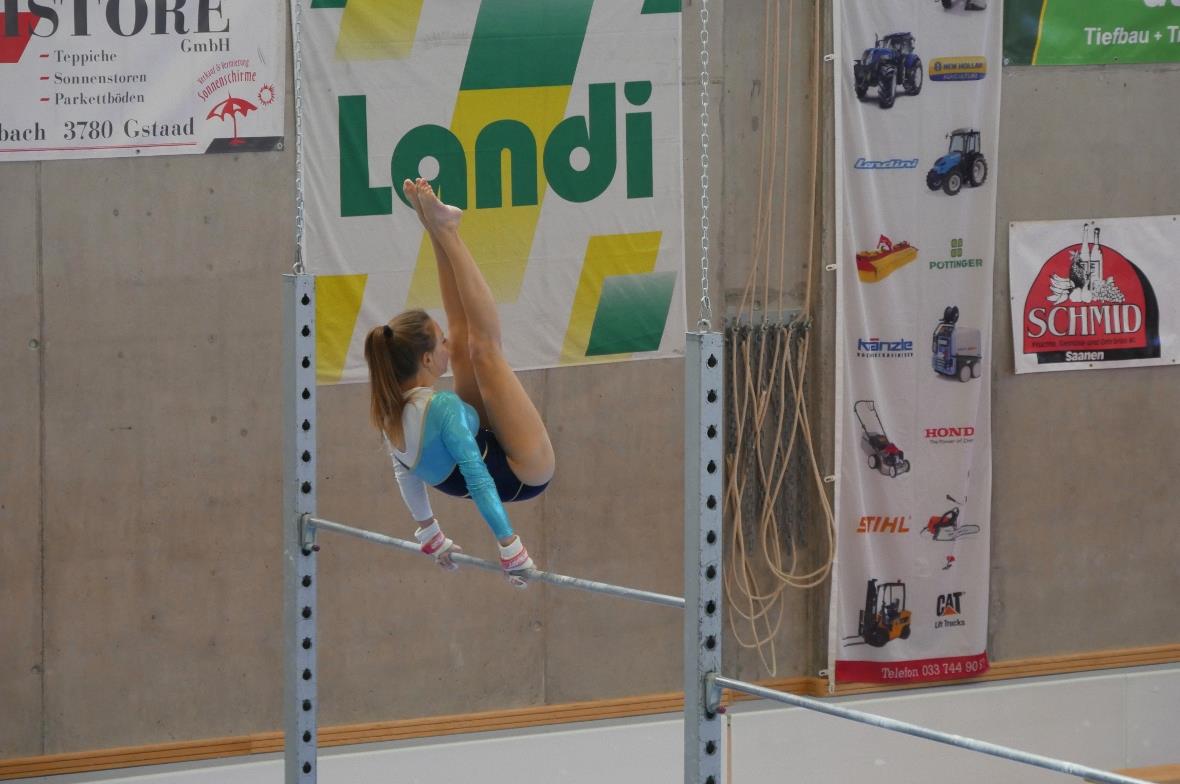 Leila Riesen am Reck mit einem sogenannten «Spitzwinkel».