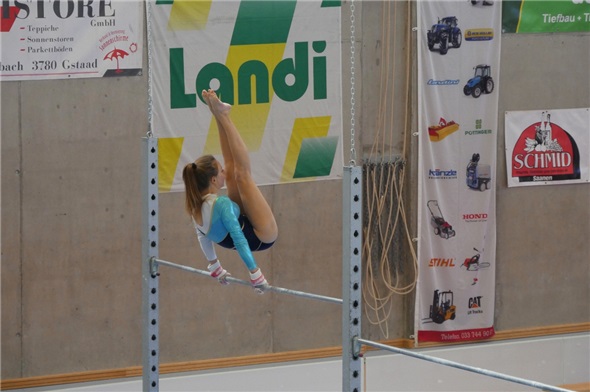 Leila Riesen am Reck mit einem sogenannten «Spitzwinkel».