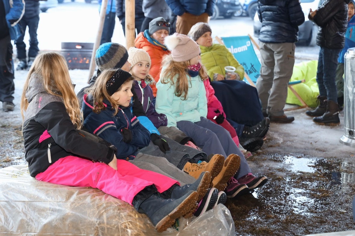 «Lenk UNPLUGGED» Kinder als aufmerksame Zuhörer.