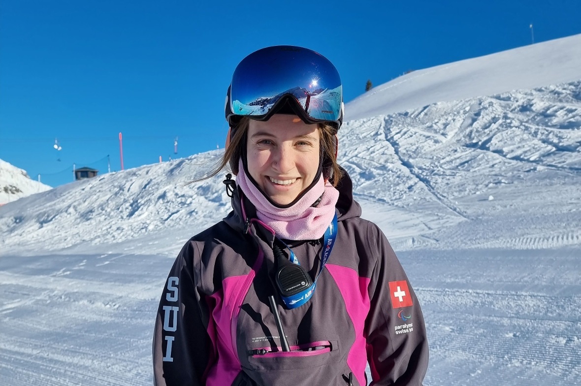 «Snowboard ist meine grösste Leidenschaft» Léonie Wiedmer aus Oey-Diemtigen, Snowboardlehrerin und ehemalige Spitzensportlerin, ist eine engagierte und begeisterte Trainerin.
