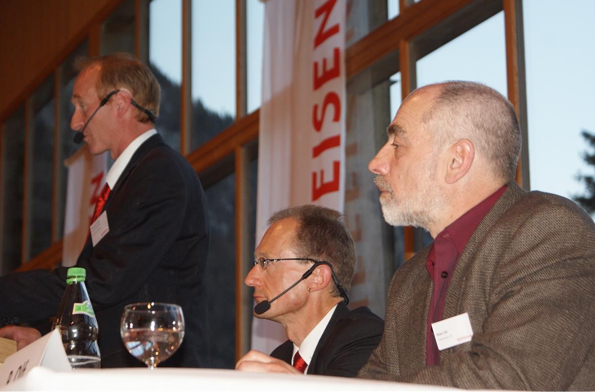 Letzte GV des Führungsteams der Raiffeisenbank Diemtigen: Hansjürg Schäfer Präsident; Marcel Güntert, Bankleiter; Peter Olf, Vizepräsident.