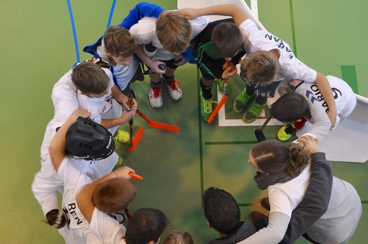 Letzte Teambesprechung vor dem ersten Spiel.