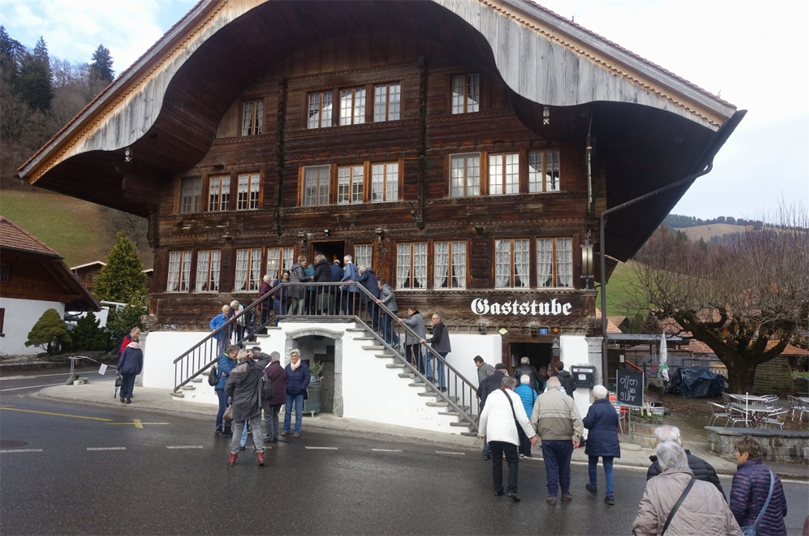 Letzter Besuch im Restaurant Hirschen: Als gastronomischer Treffpunkt sind die Tage gezählt. Der traditionsreiche Gasthof schliesst nach 267 Jahren seine Türen.