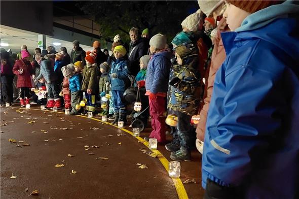 Leuchte Kinderaugen mit leuchtenden Räben: Der Räbeliechtli-Umzug war auch 2023 ein echtes Erlebnis.