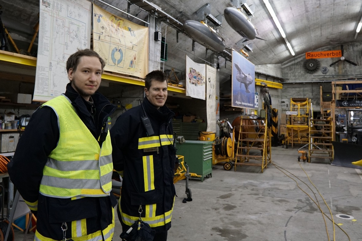 Leutnant Yvan Fatton und Benjamin Wolfisberg in der temporären Feuerwehr-Einsatz...