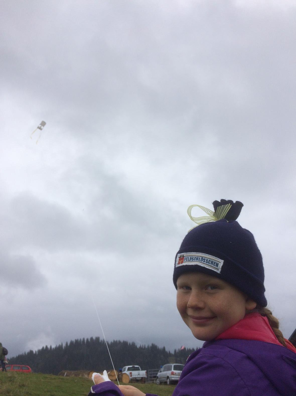 Lilly bastelte gerne einen Drachen und hat nun im Hüsliberghimmel ein Heimspiel.