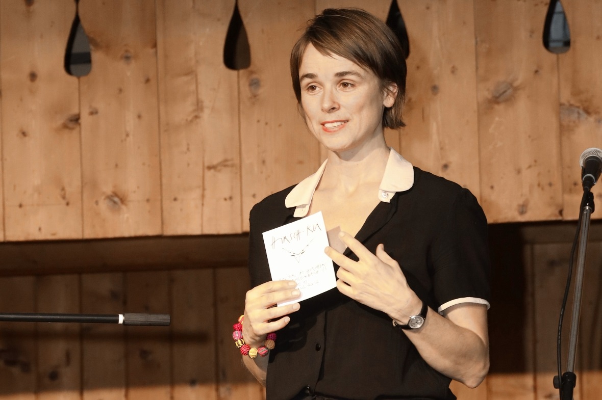 Lina Gafner, Tochter des Hauses, eröffnete das Konzert.