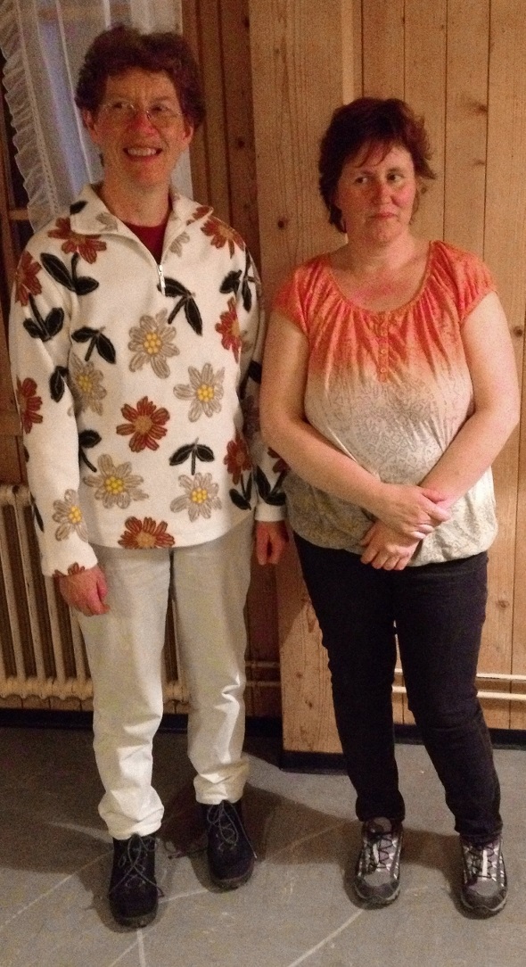 Links Christine Stucki (25 Jahre Vereinstätigkeit) und rechts Ursula Regamey (neue Präsidentin).