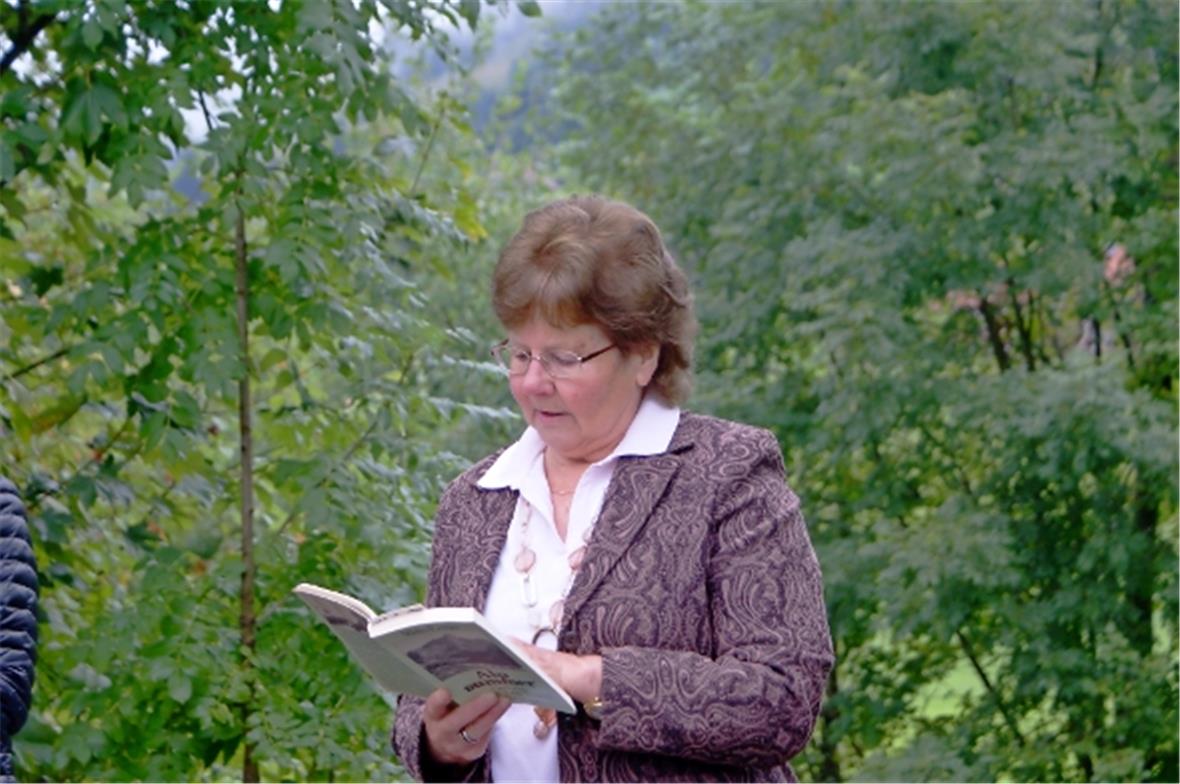 Literarischer Spaziergang via Betelried-Dörfli zum Schloss Blankenburg.