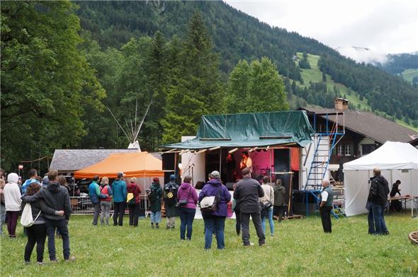 «Live At The Falls» by Mittsommerfestival am Hotel Restaurant Simmenfall an der Lenk.
