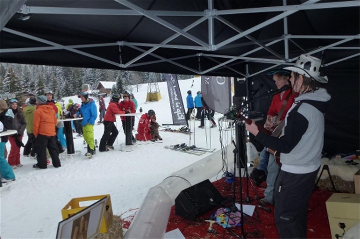 Live-Musikmusik auf der Skipiste: Dörrti Fruits, die aufstrebenden Newcomer aus ...
