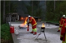 Löschen mit Pulver.