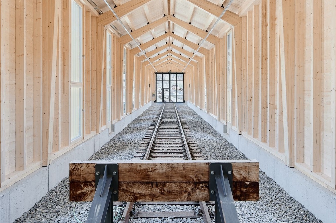 Lokremise in Zweisimmen: Blick in Richtung Einfahrtstor.