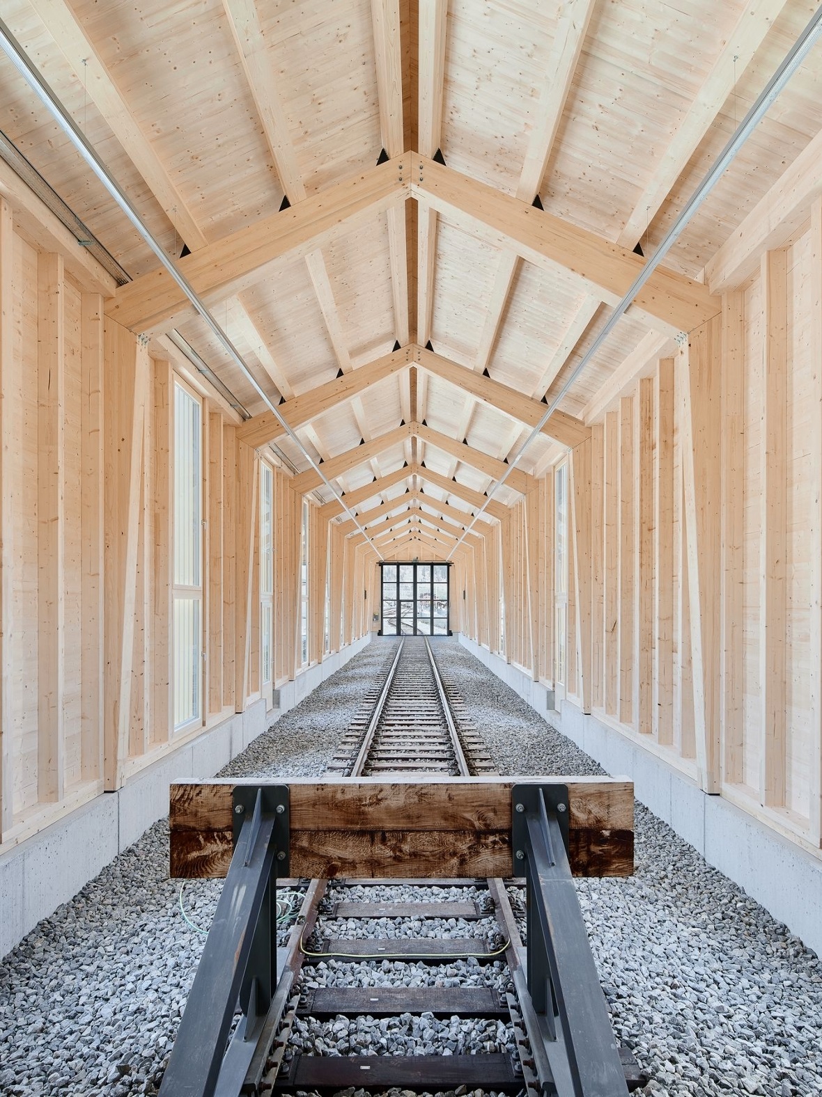 Lokremise in Zweisimmen: Blick in Richtung Einfahrtstor.