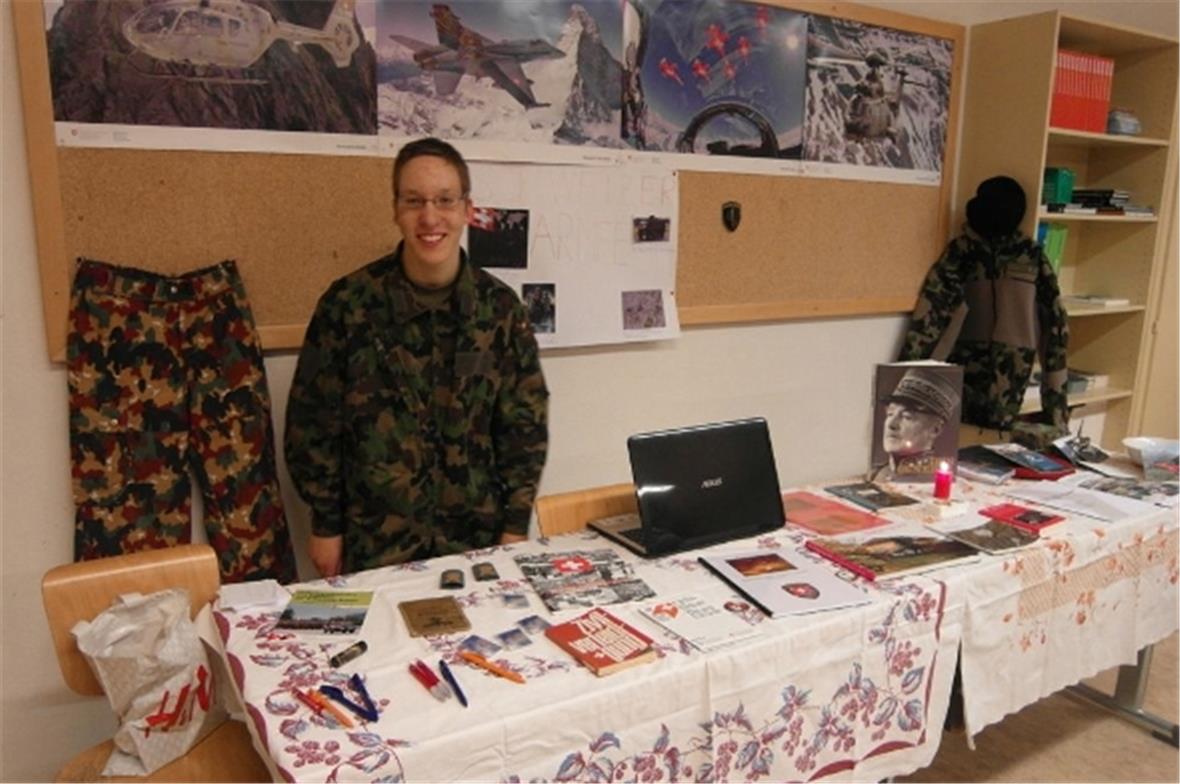 Lorenz stellt die Entwicklungen bei der Schweizer Armee vor.