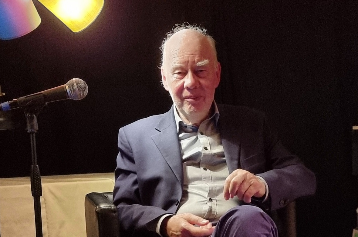 Lukas Hartmann trug ausgewählte Passagen aus seinem noch nicht erschienenen, neuen Roman vor.