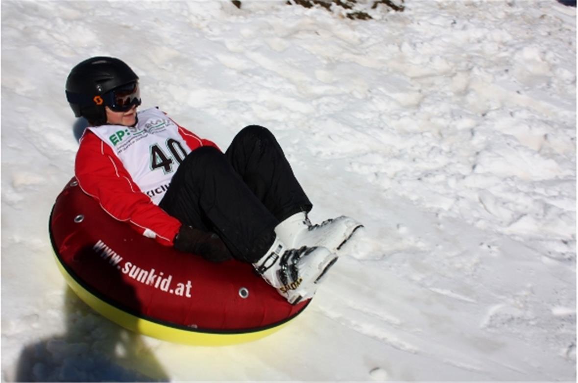 Lukas Moser beim Snowtuberennen.