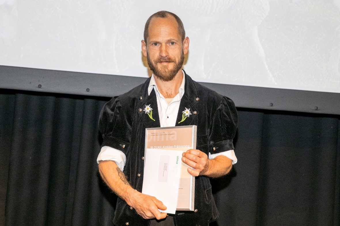 Lukas Trogger von der Alp Kiley, Schwenden, nahm den 2. Preis Ziegenkäse (100 Pr...