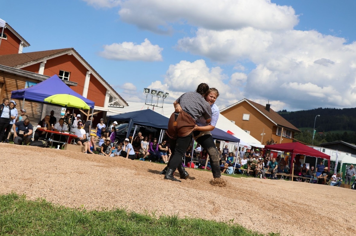 M1 Schlussgang Föhn in blau vs Zurfluh in schwarz.