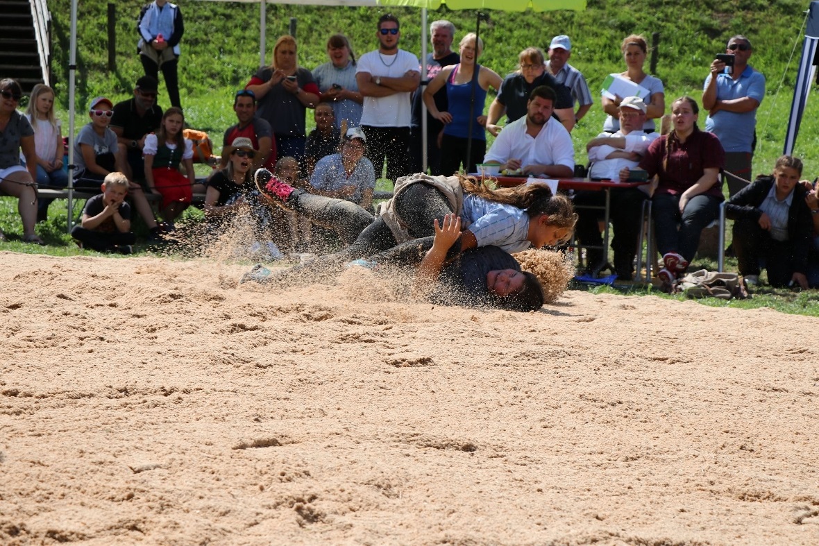 M2 Schlussgang Frei in blau vs Philipona in schwarz.