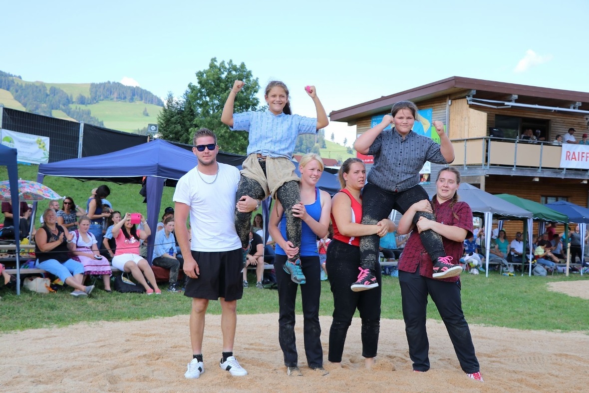 M2 Siegerin Frei blau und Philipona schwarz.