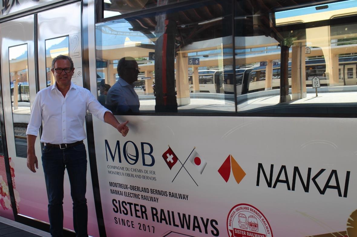 MOB Marketingchef Hans-Ruedi Gerber vor dem neuen Design.