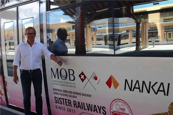 MOB Marketingchef Hans-Ruedi Gerber vor dem neuen Design.