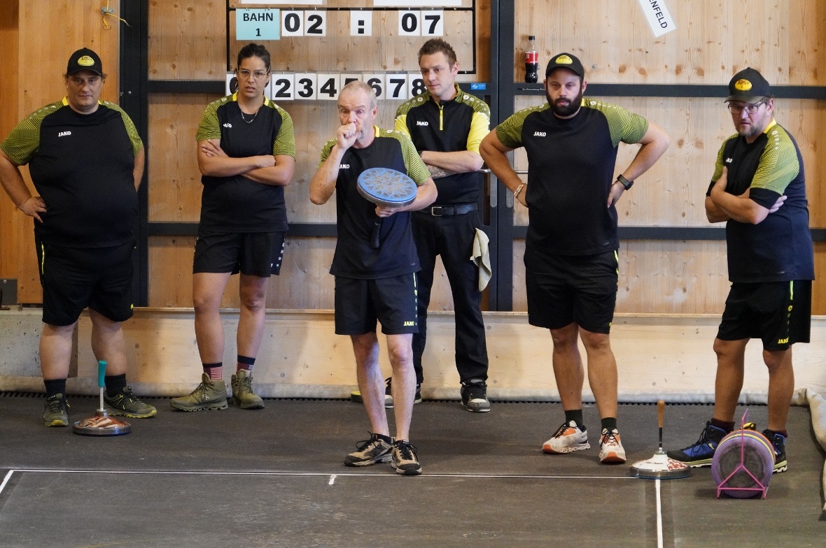 Madlaina Caviezel, Andreas Bischoff, und Michael Rösti konzentriert bei der Sache.
