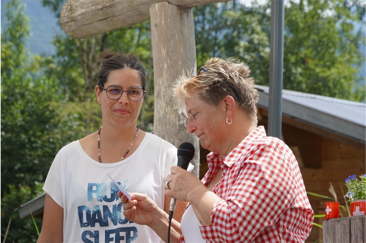 Madlaina Caviezel repräsentierte den erfolgreichen Eisstockclub Zweisimmen-Rinde...