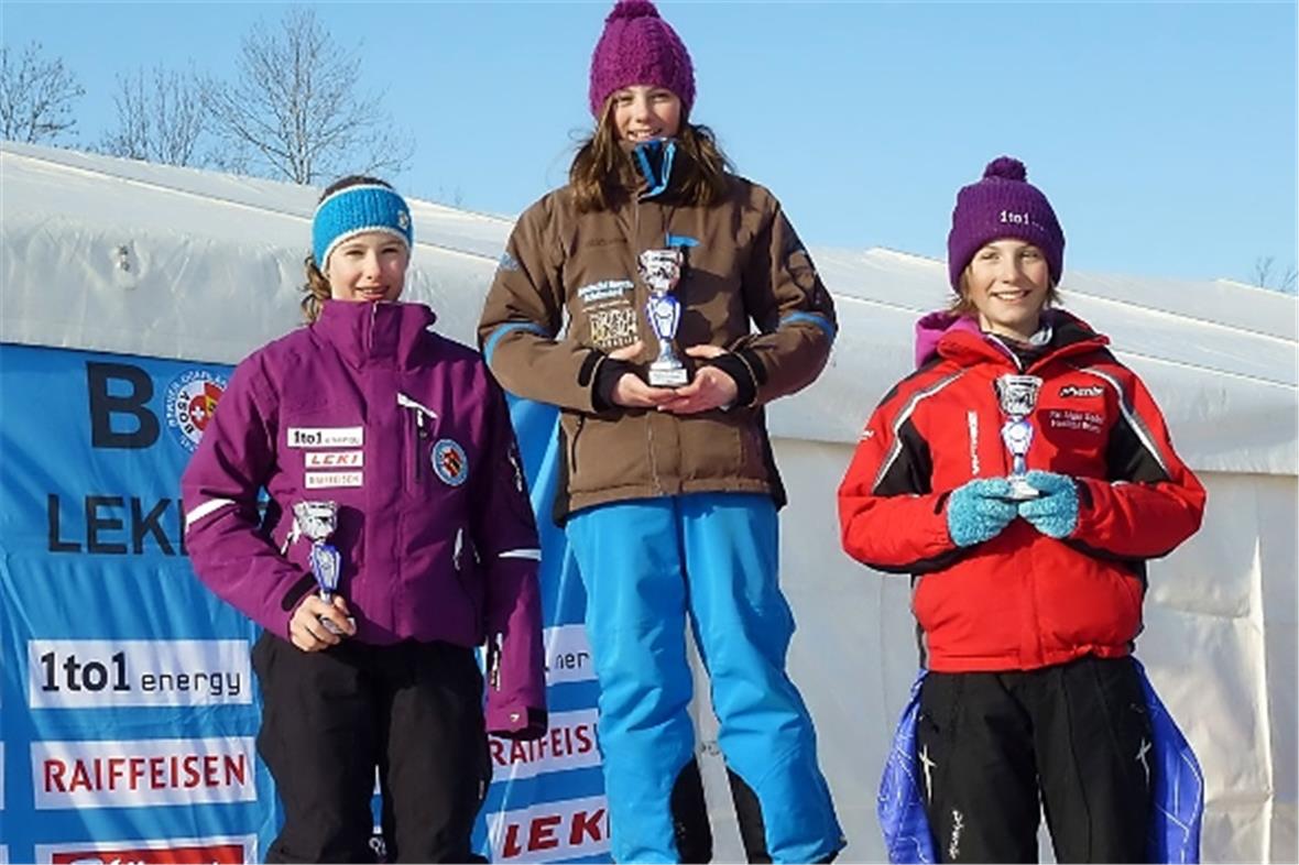Mädchen JO 1, 1. Rennen: v.l. 2. Nora Schweizer, Lenk; 1. Natascha Herrmann, Sch...