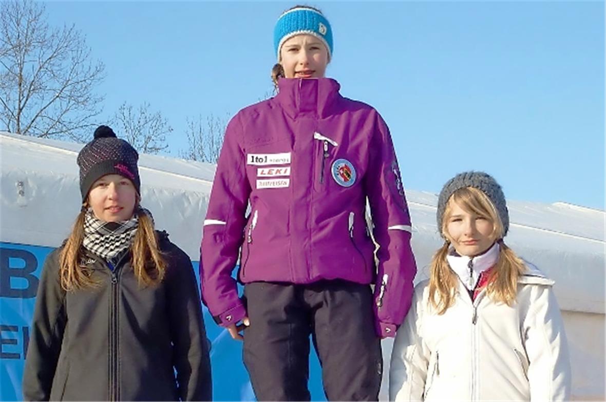 Mädchen JO 1, 2. Rennen: v.l. 2. Sonja Lauber, Lenk; 1. Nora Schweizer, Lenk; 3....