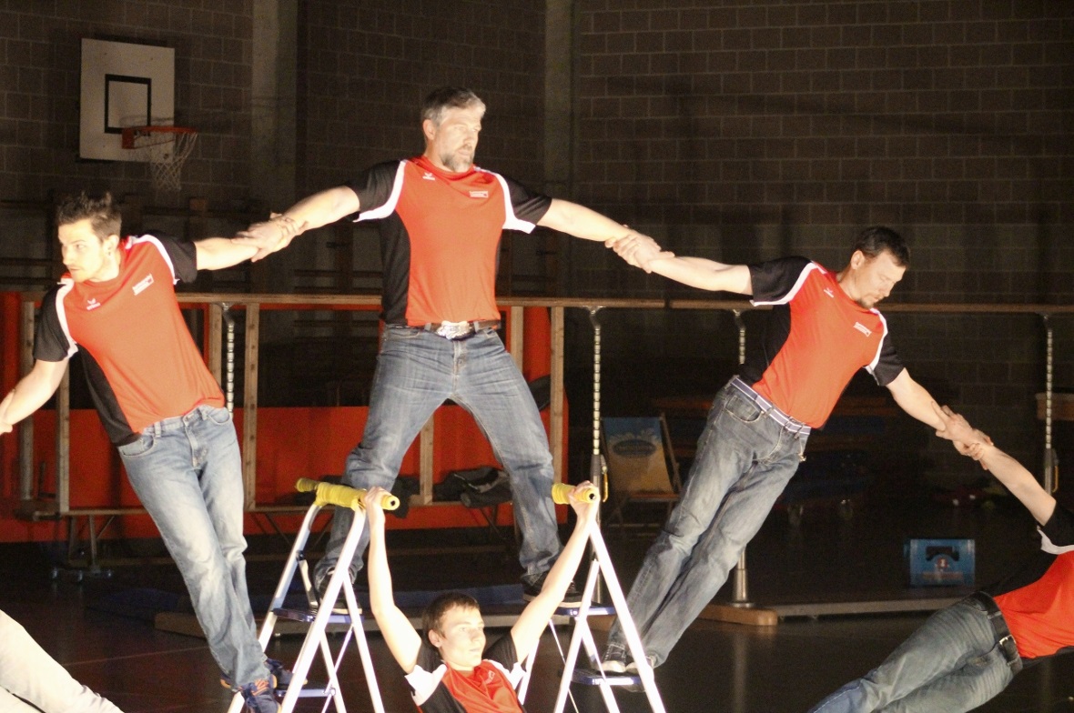 Man erkennt unschwer: Hier ist ein Turnverein Gastgeber. Beeindruckende Vorstell...