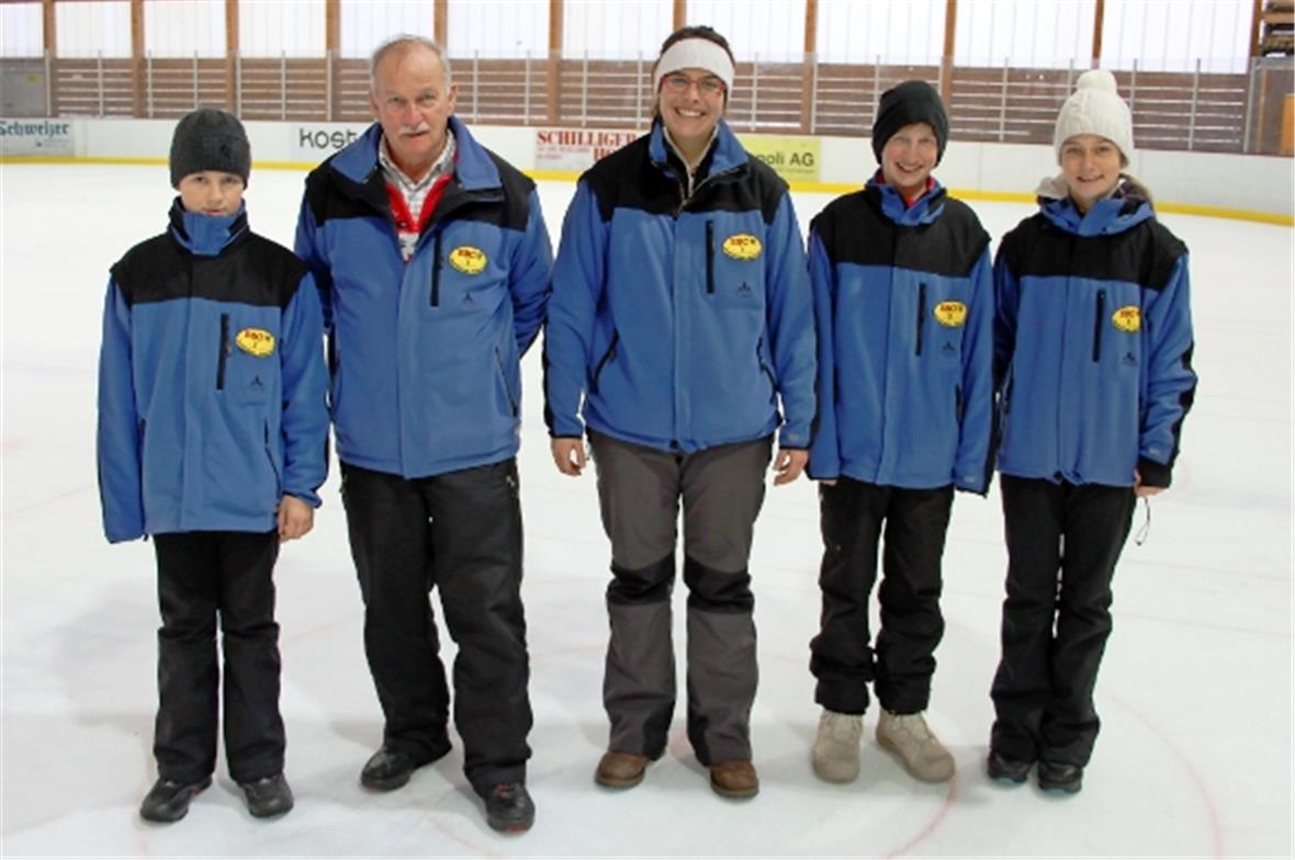 Mannschaft mit Marius Regamey, Oskar Reusser, Madleina Caviezel, Klemens Buchs und Lara Bischoff