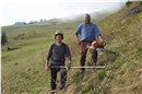 Marc Aegerter und Christina Burri leiteten die Arbeiten auf der Alp Gandlauenen.