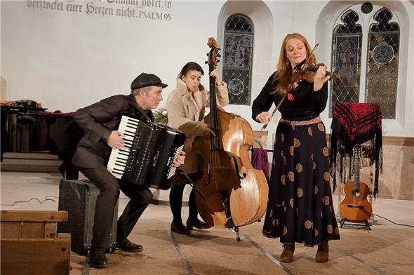 Marc Hänsenberger, Vicky Papailiou und Juliette du Pasquier begeistern mit ihrer virtuosen Vorstellung.