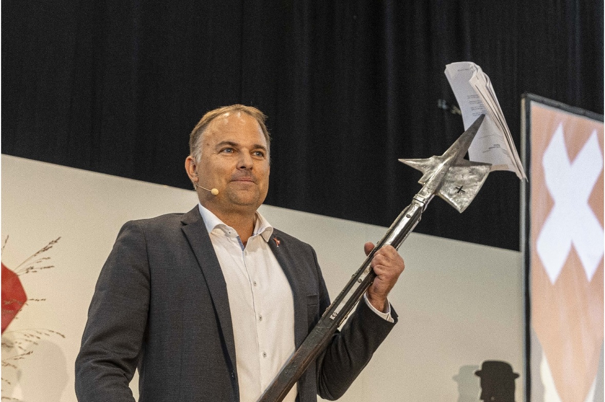 Marcel Dettling (Parteipräsident) spiesste den EU-Rahmenvertrag oder wie er neu ...