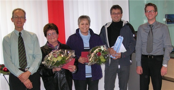 Marcel Güntert (Bankleiter RB Diemtigen, Mathilde Wiedmer, Brigitta Jenni, Roger Meier und Rolf Mani (Bankleiter RB Niedersimmental-West).