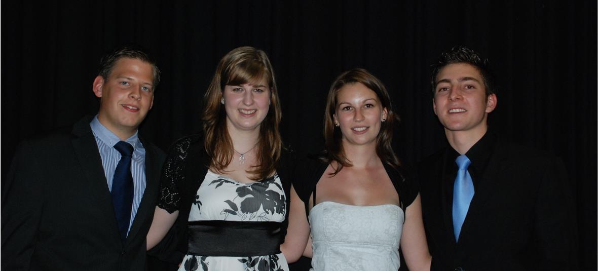 Marcel Rubi (5,5), Jasmin Käser (5,5), Ruth Inniger (5,7) und Denis Baeriswyl(5,6) erreichten die höchsten Noten unter den Kaufleuten.