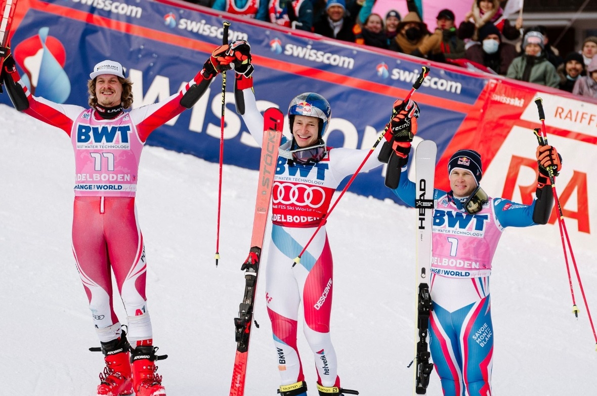 Marco Odermatt (Mitte) sorgt für Furore am Chuenisbärgli. Der Nidwaldner gewinnt...