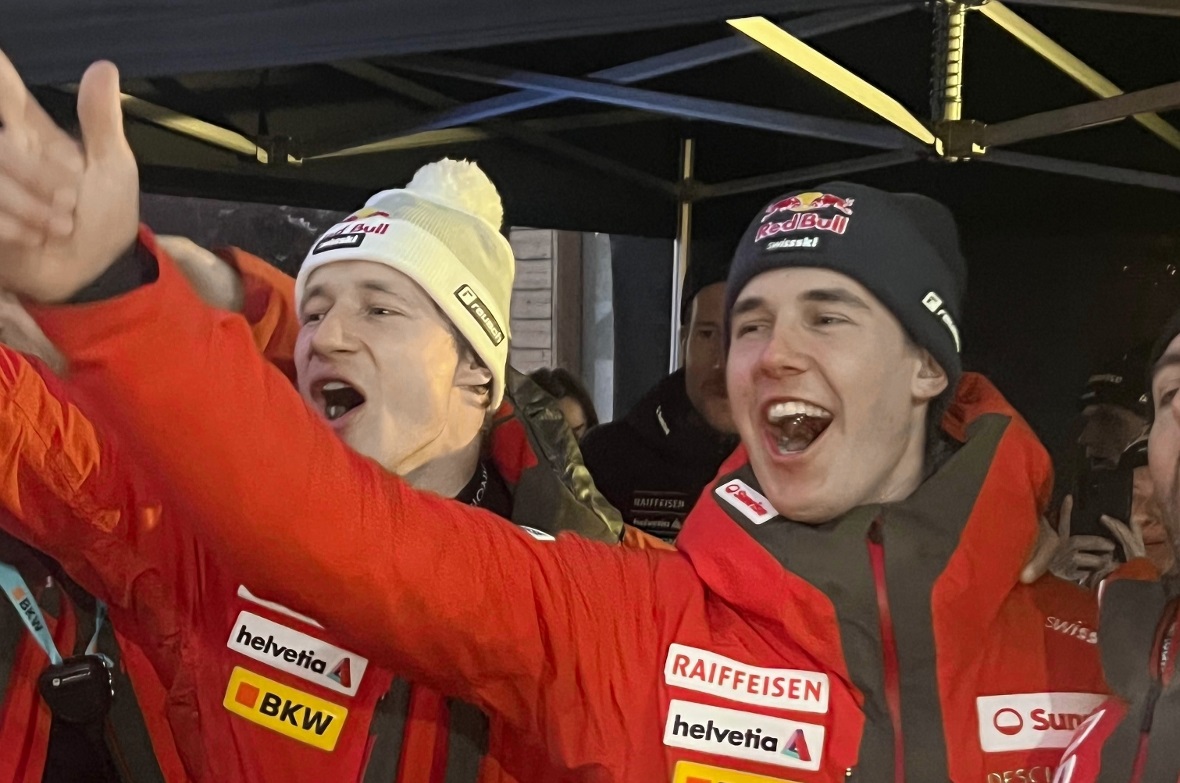 Marco Odermatt sicherte sich den 3. Lauberhorn-Abfahrtssieg und unterbot zusamme...