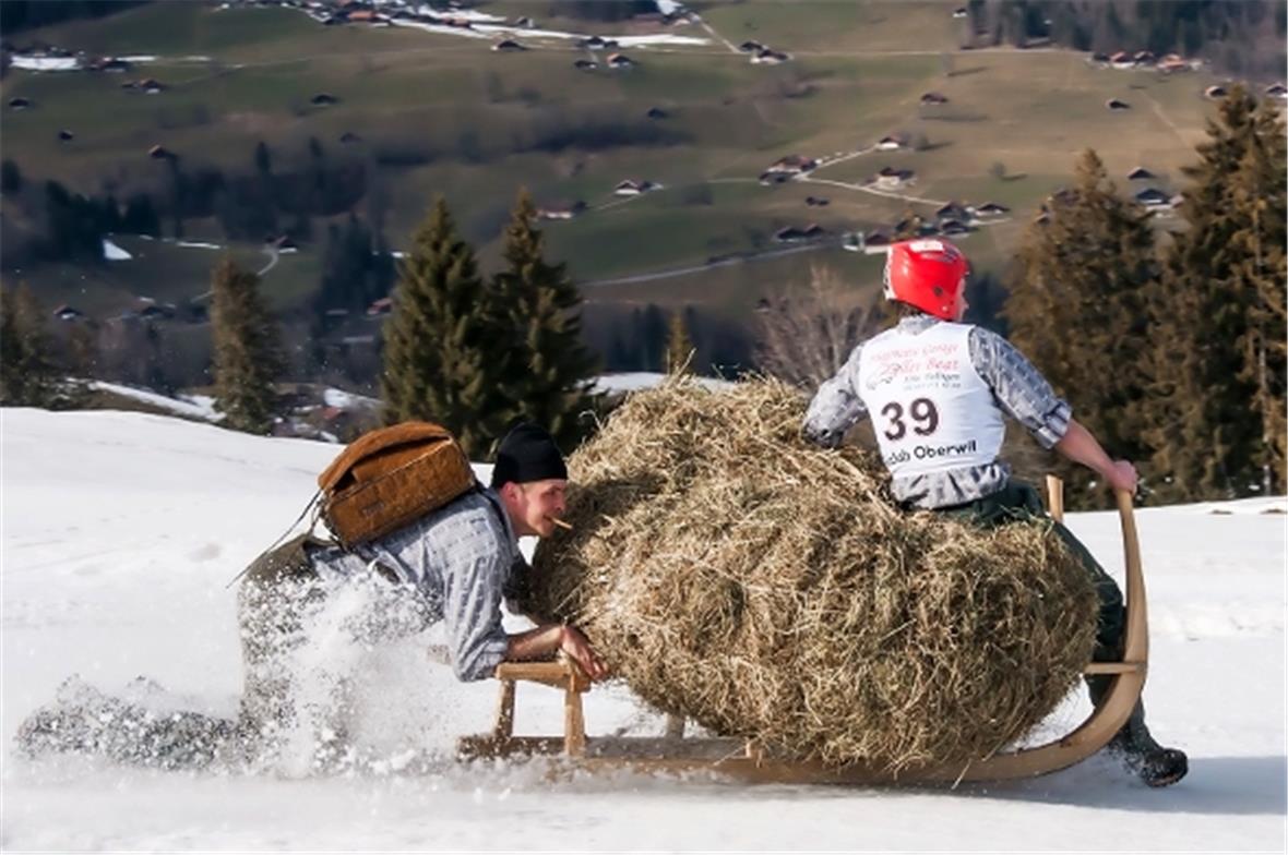 Marco und Beat Siegenthaler auf ihrer «Plauschfahrt» mit Heuballen, Sie belegten...