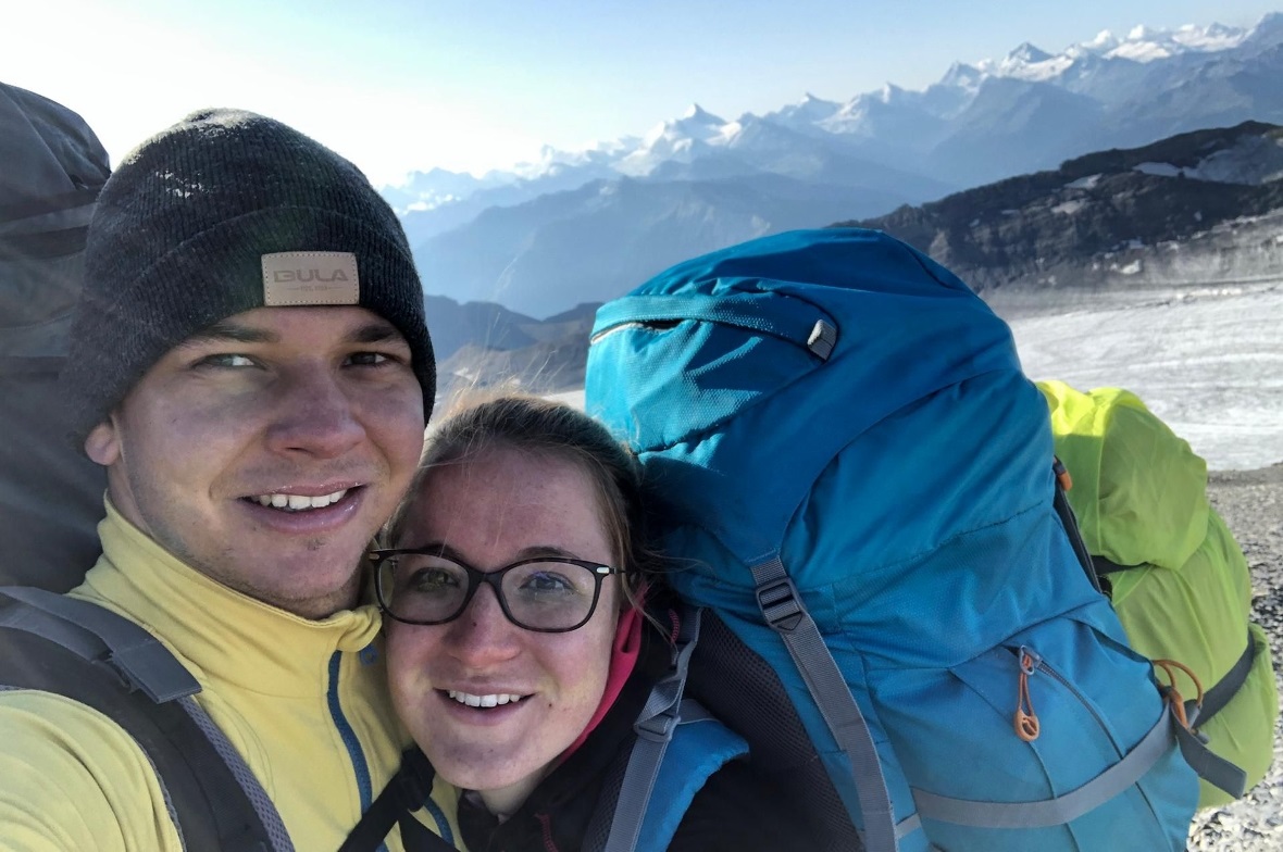 Marco und Rahel Steinmann sind auf dem Wildstrubel angekommen.